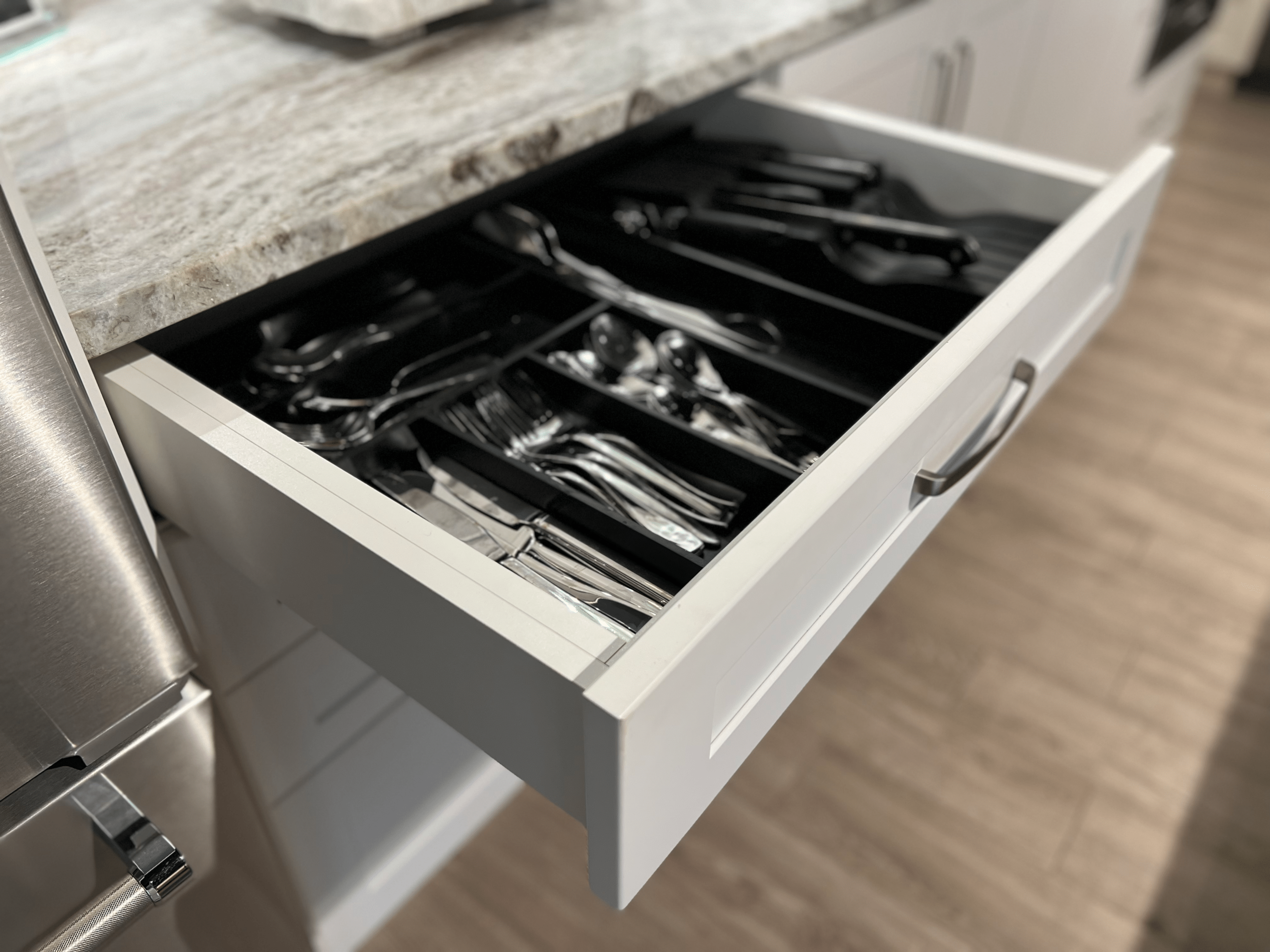 Easy kitchen drawer adjustment