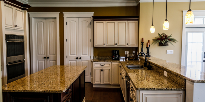 Countertops-in-Traditional-Kitchens