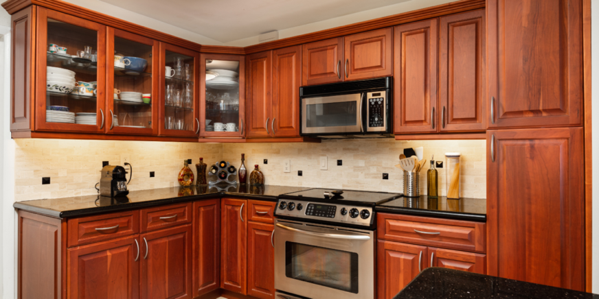 Traditional-Kitchens-Neutral-Backdrop