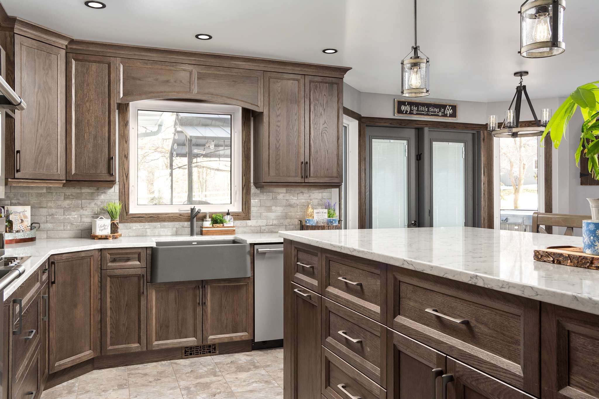 Oak deals kitchen cabinets