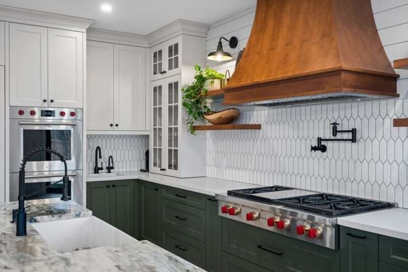 12 Beautiful Green Kitchen Cabinet Ideas for a Trendy Home