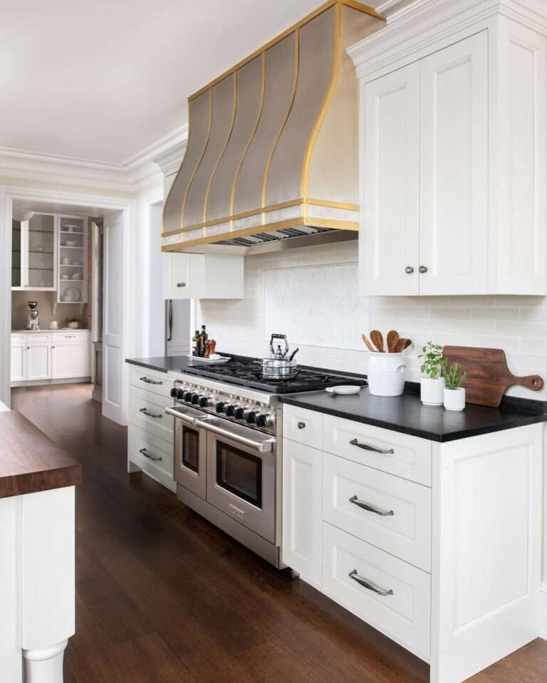 30 Design Ideas for Luxurious Traditional White Kitchen Cabinets ...