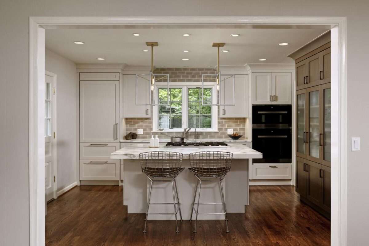 30 Design Ideas for Luxurious Traditional White Kitchen Cabinets ...