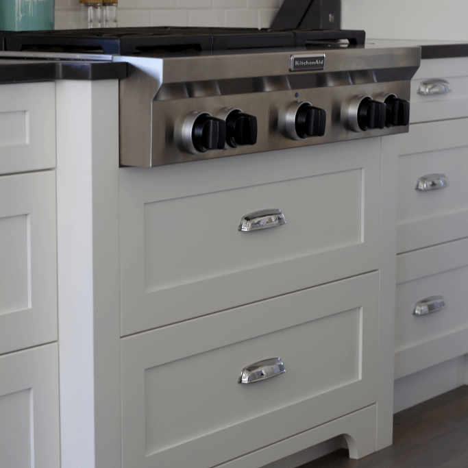white kitchen cabinet hardware