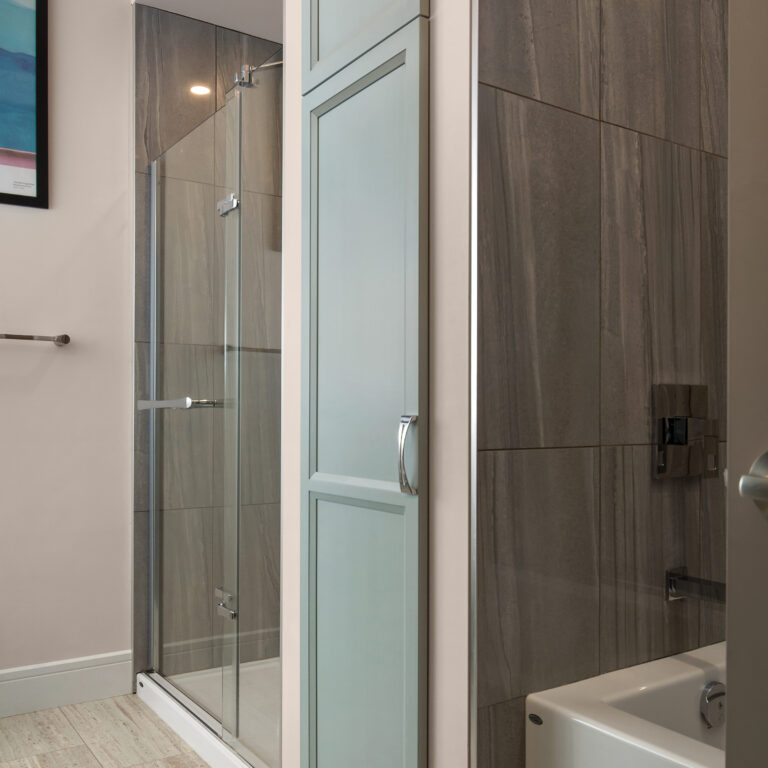 Lakeshore Vanity - Image 2