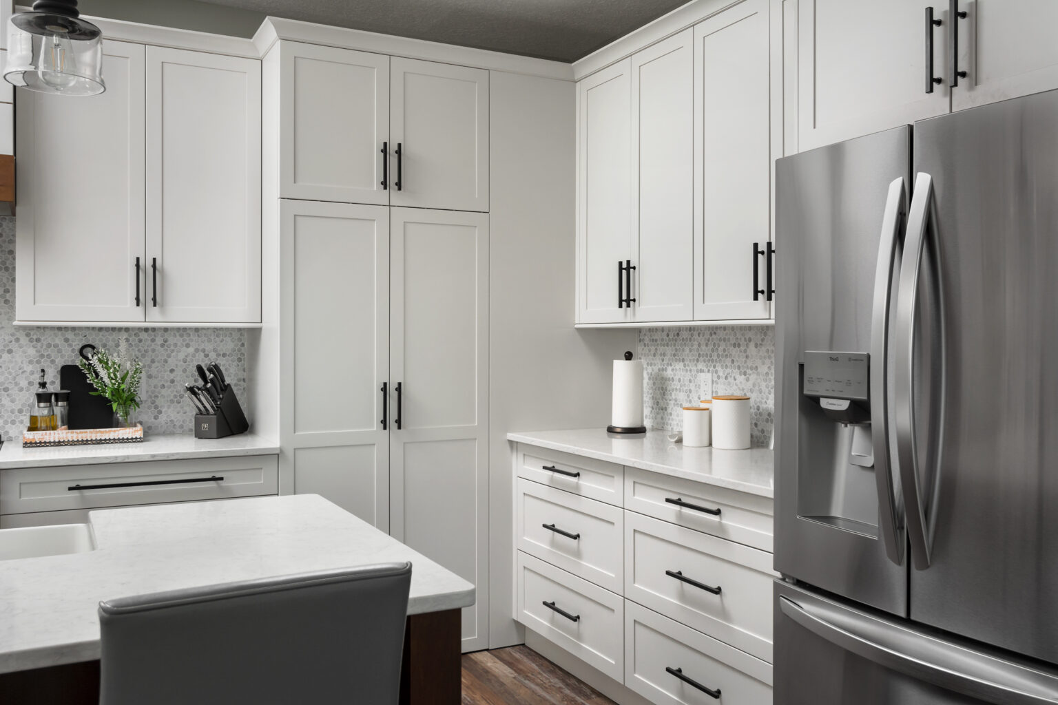 The Best Kitchen Style for White Cabinets and Black Hardware