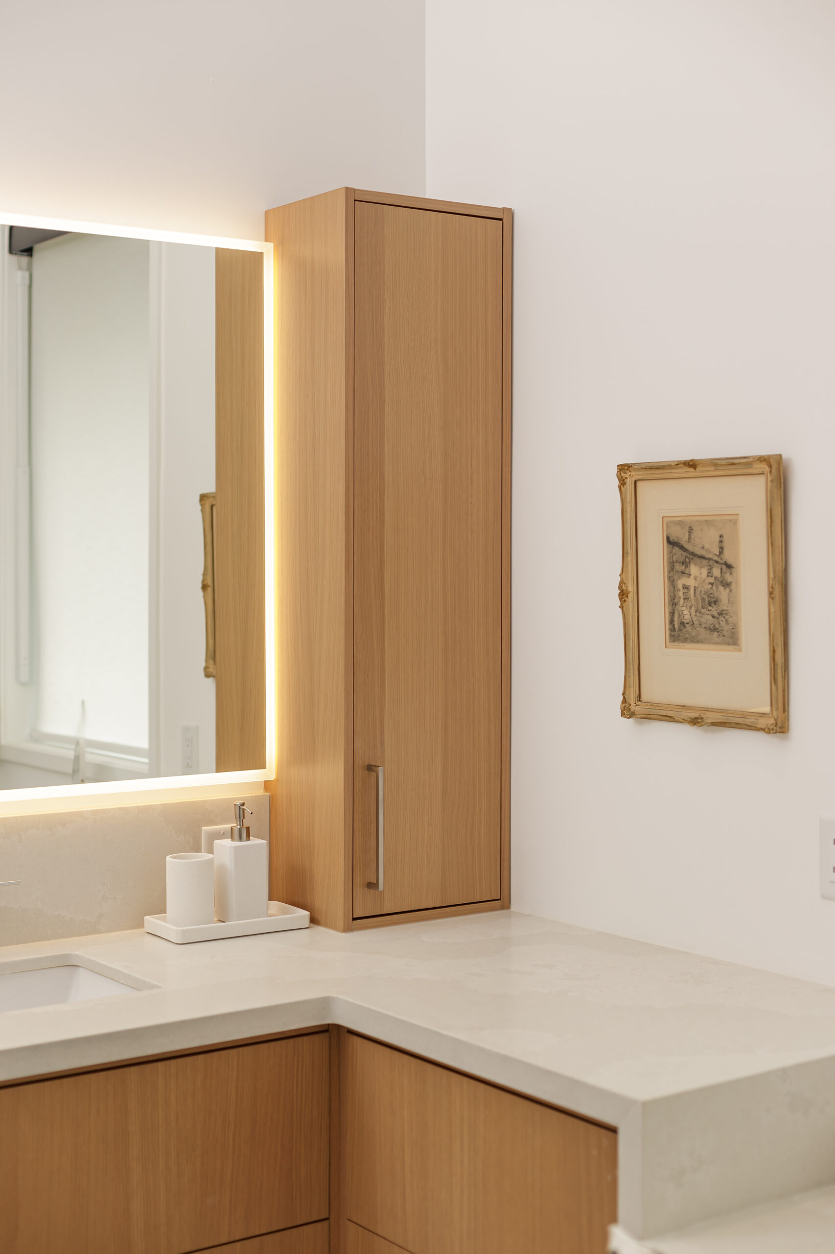 How to Choose Bathroom Cabinets for Every Layout