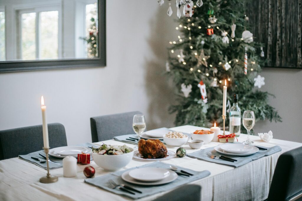 how to host christmas dinner