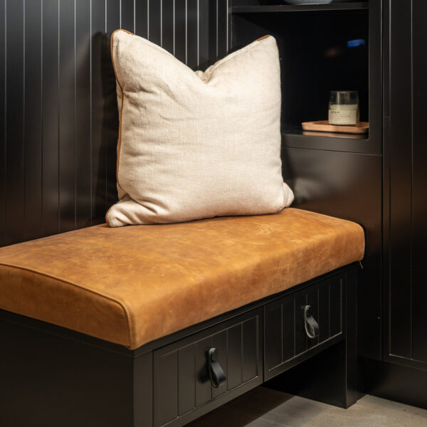 Suited Entryway - Image 2