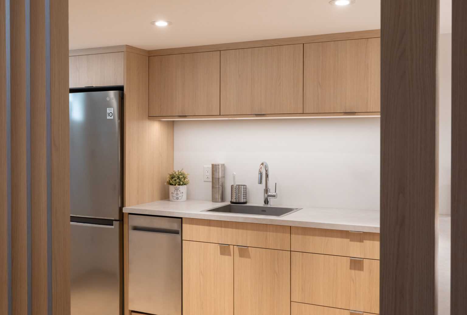 Do Kitchen Cabinets Go to the Ceiling?