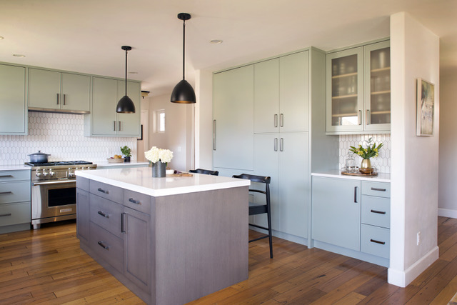 How to Pair Two-Tone Cabinets for a Beautiful Kitchen