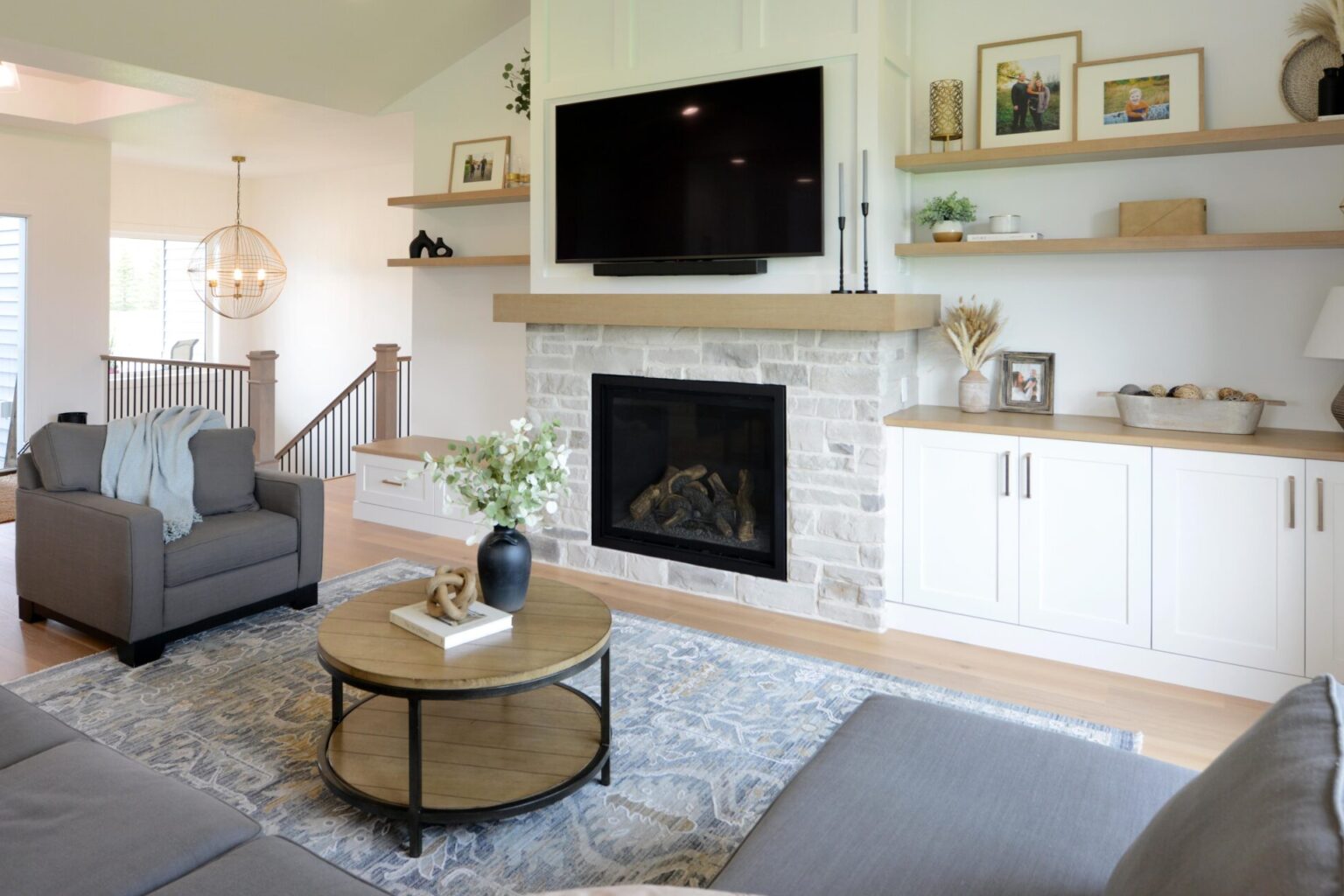 The Ultimate Reading Nook: Cozy Reading with Custom Cabinets