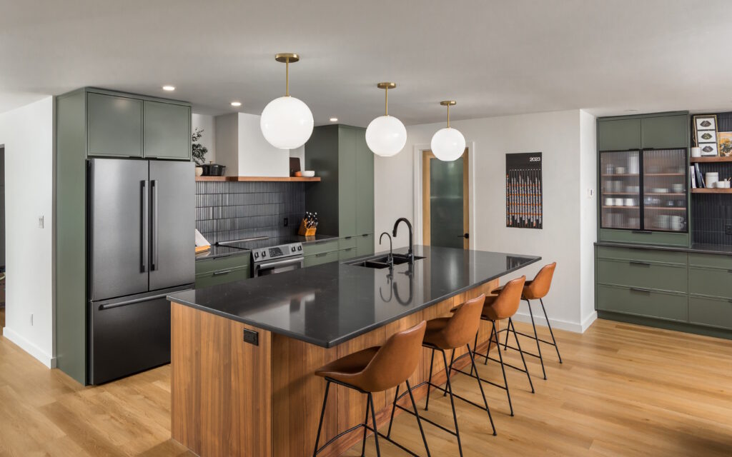backsplash for black countertops and wood cabinets