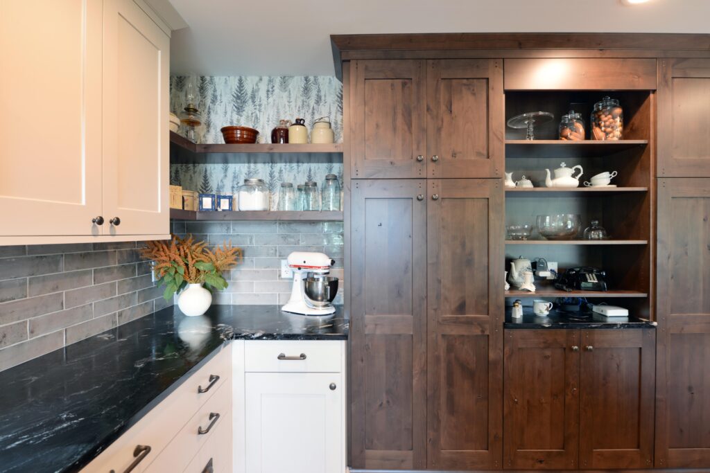 backsplash for black countertops and wood cabinets