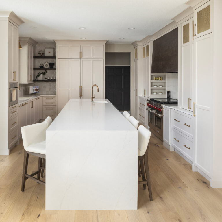 Petite Grandeur Kitchen in light greay and deep brown colour in White Rift Oak