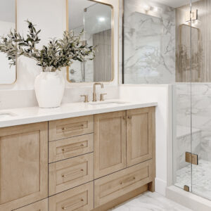 Casual Bathroom in Clear Alder - Uptown