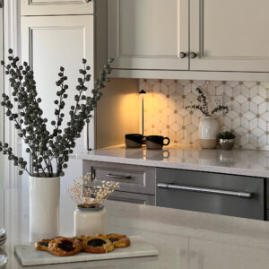 Two-colour kitchen in Maple and Clear Alder