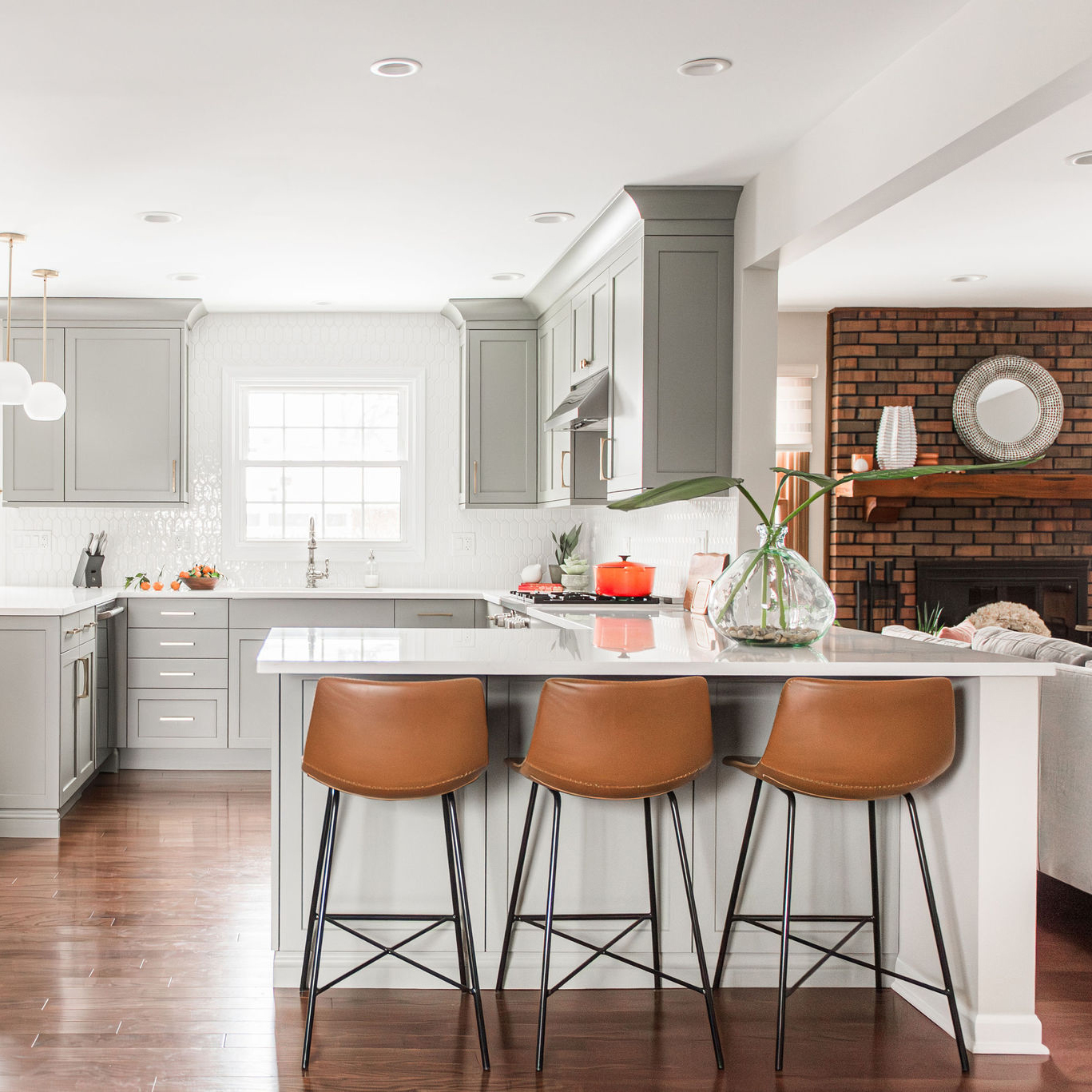 Light-grey Maple kitchen