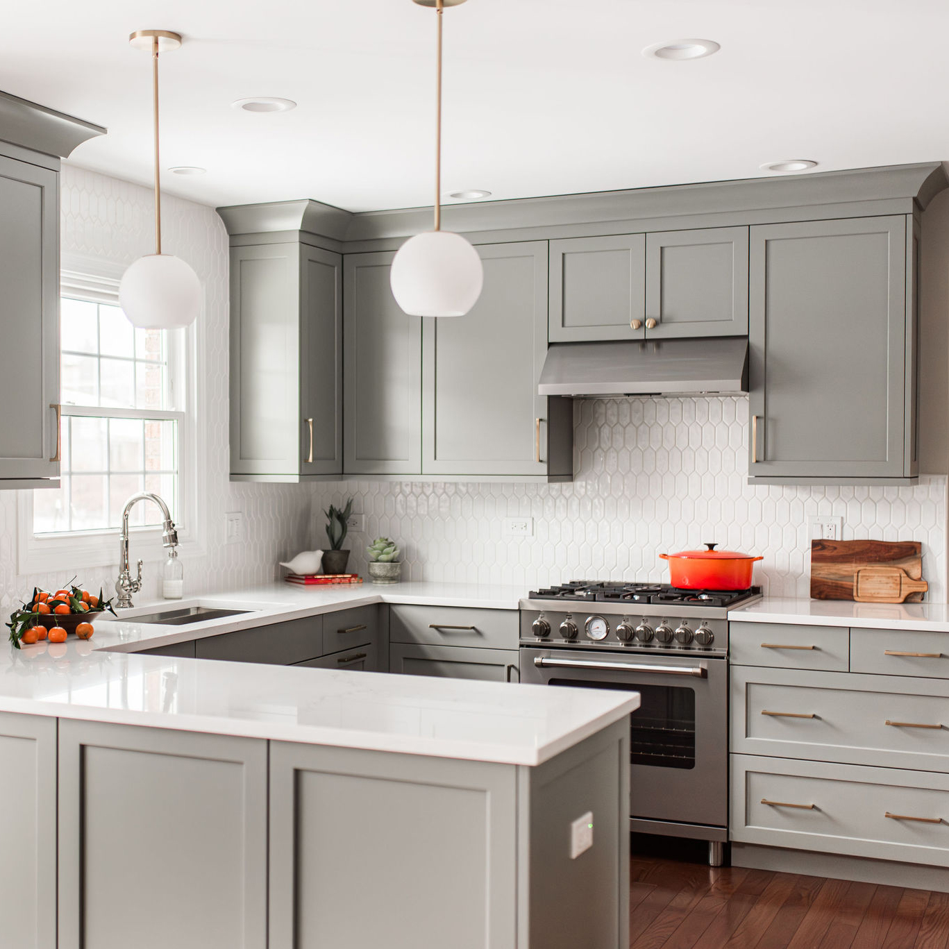 Light-grey Maple kitchen
