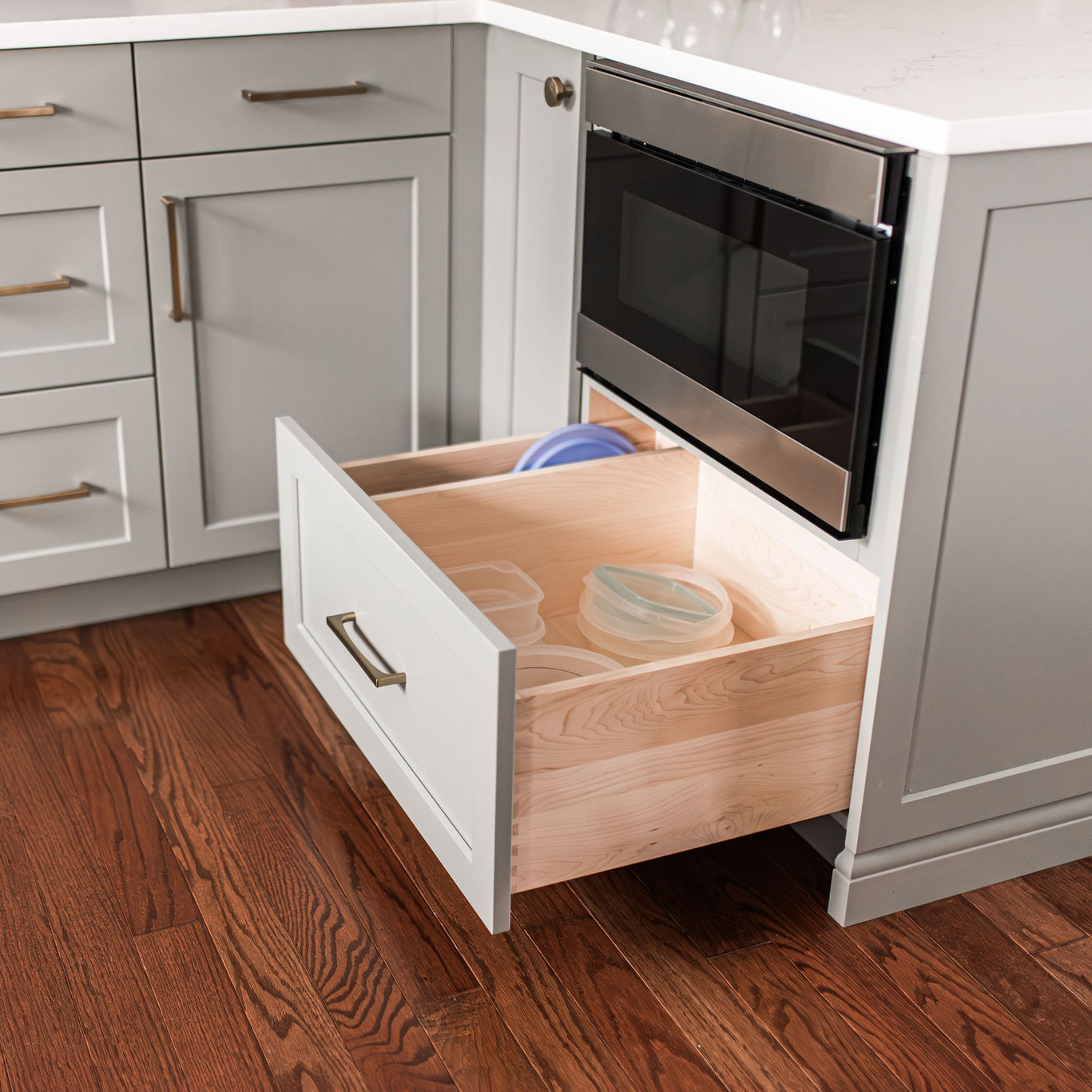 Light-grey Maple kitchen