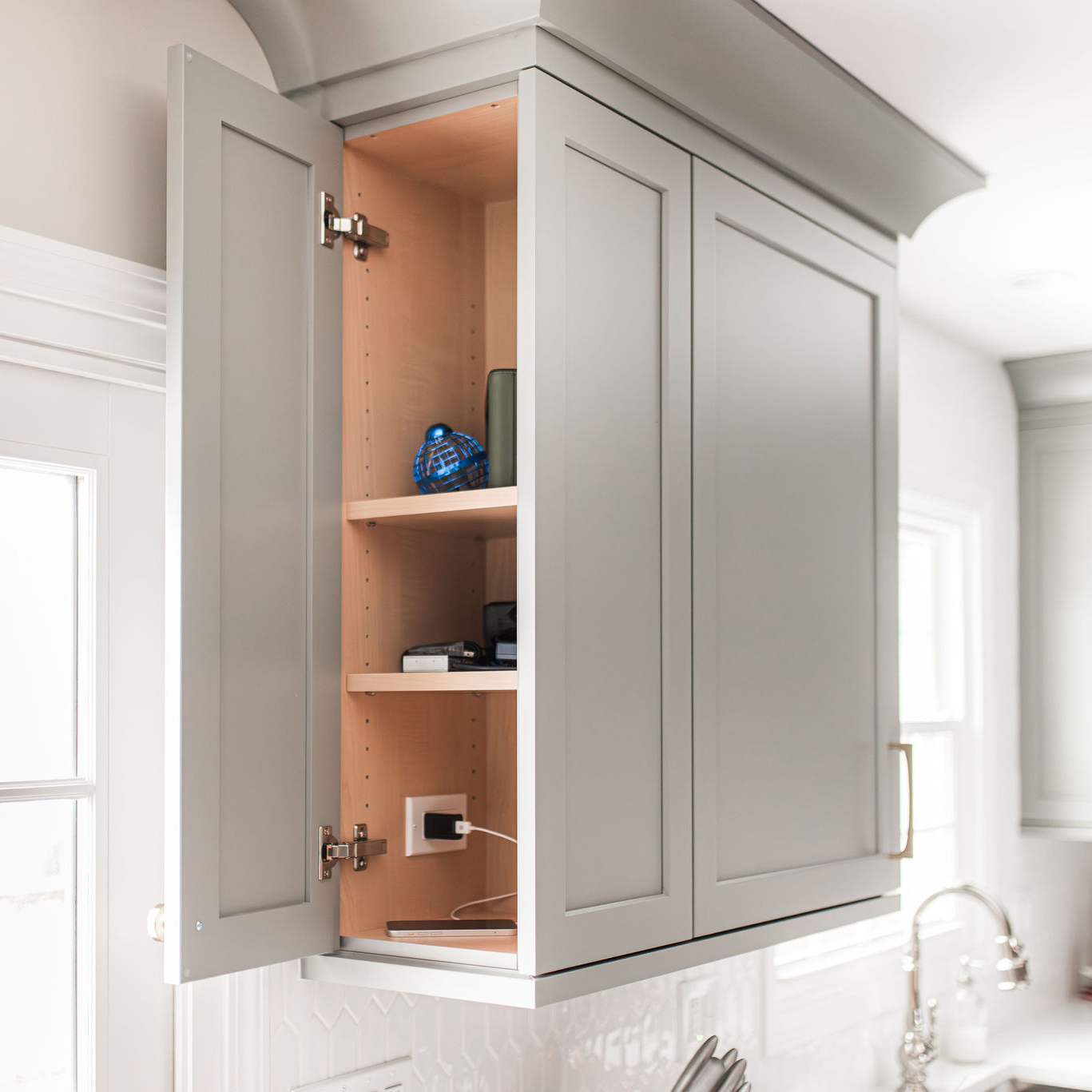 Light-grey Maple kitchen