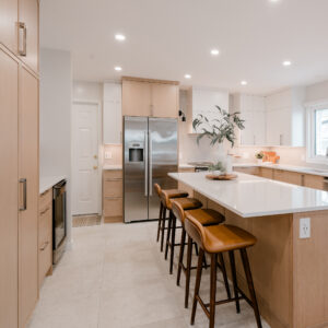 Warm and welcoming kitchen in White Rift Oak