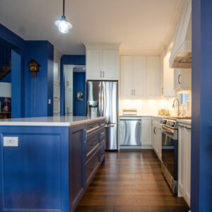 Mixing White and bright Blue kitchen with glass cabinet doors