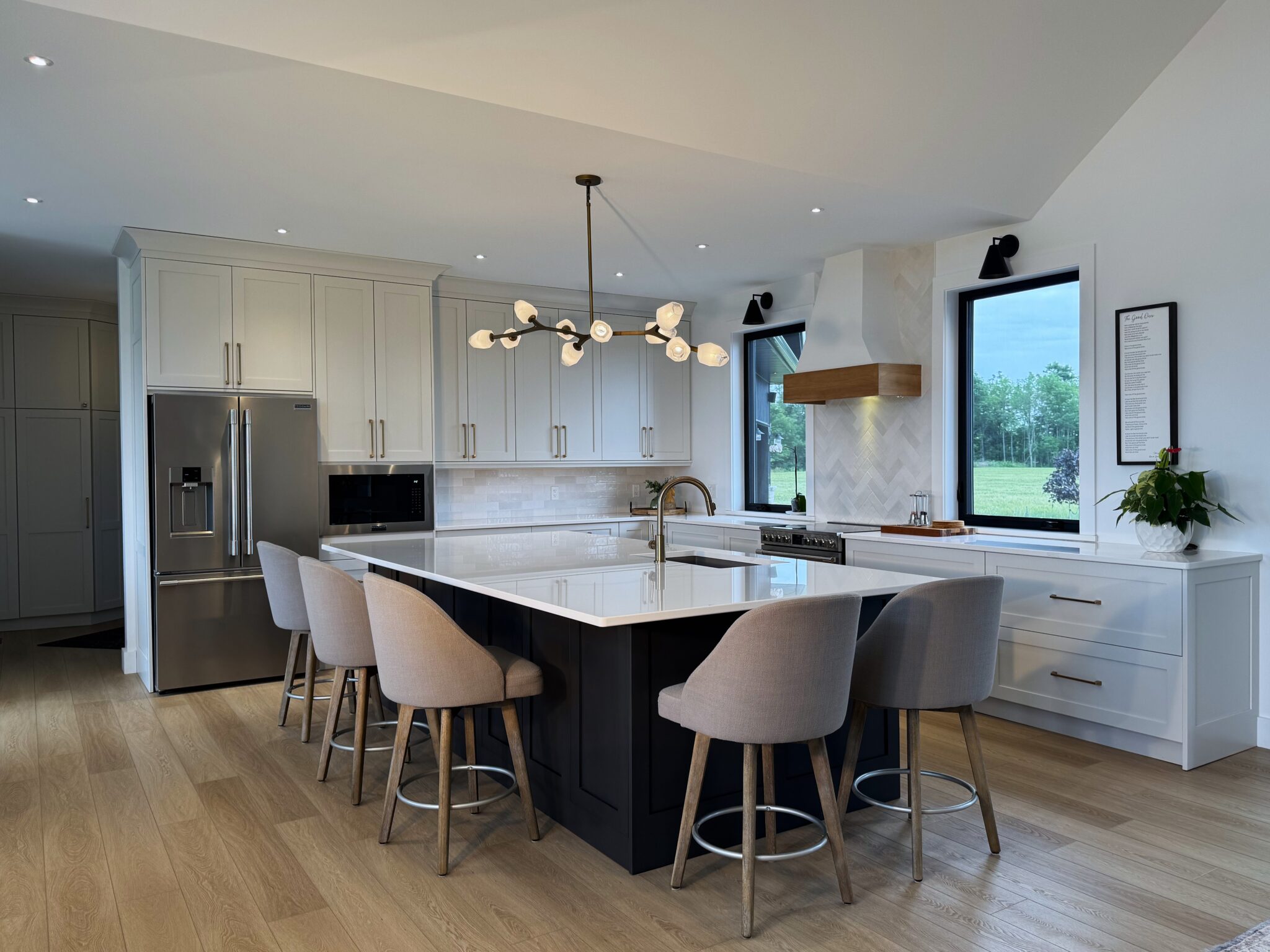 Easy Kitchen Style Guide for Black and White Cabinets