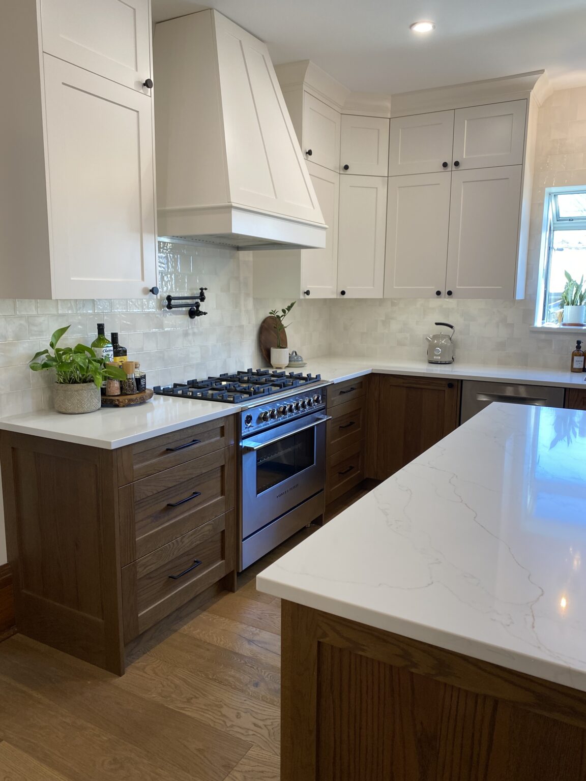 Dark Wood Cabinets: Ideas and Styling Tips for Your Kitchen
