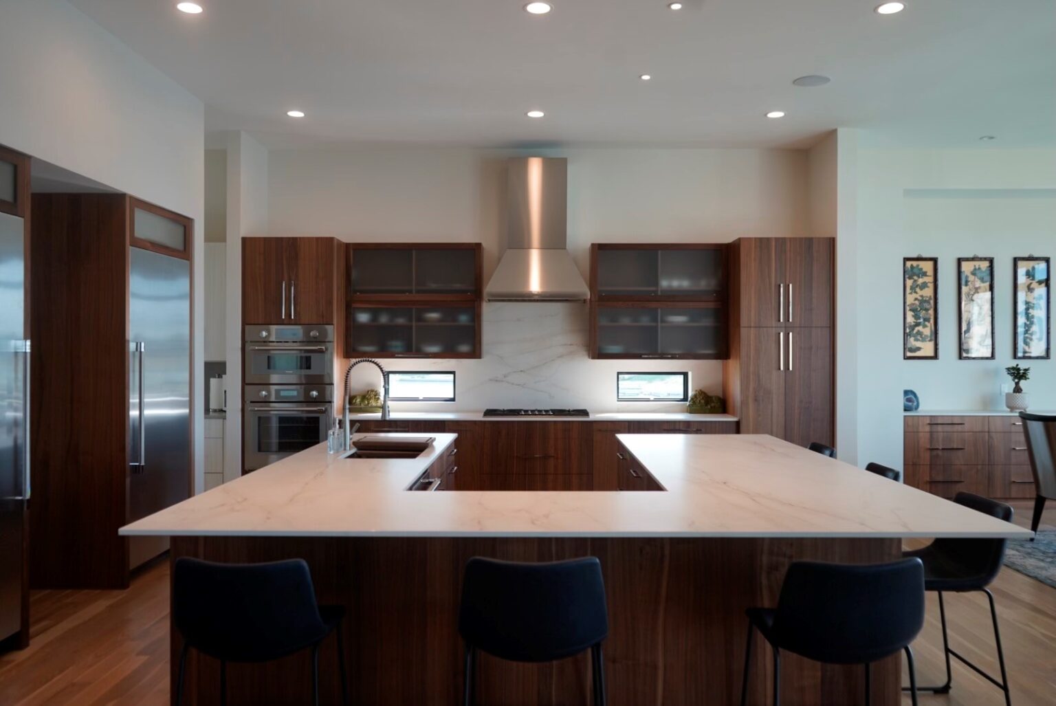 Dark Wood Cabinets: Ideas and Styling Tips for Your Kitchen