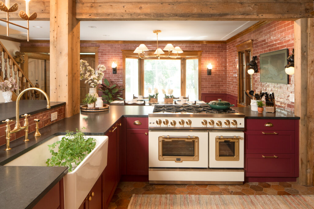 6 Beautiful Ideas for Old World Cabinets in Kitchen Design