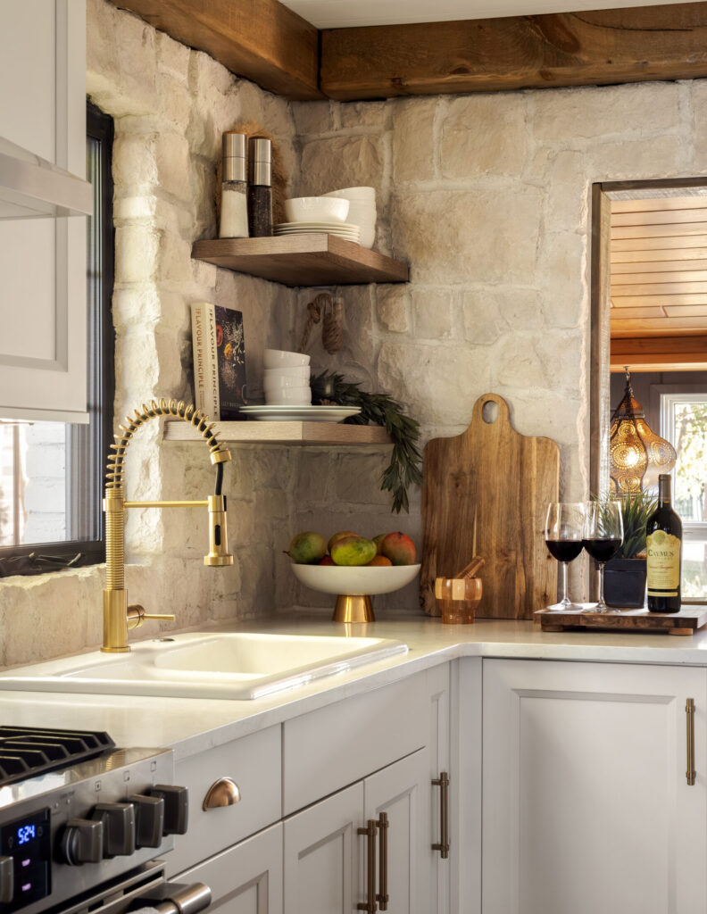 6 Beautiful Ideas for Old World Cabinets in Kitchen Design