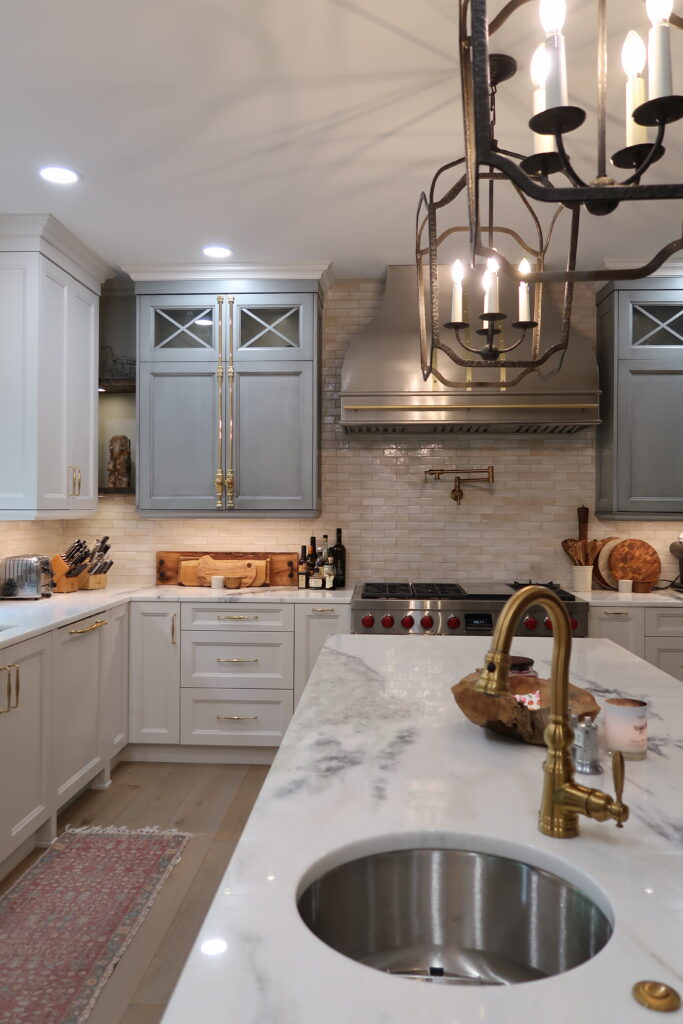 6 Beautiful Ideas for Old World Cabinets in Kitchen Design